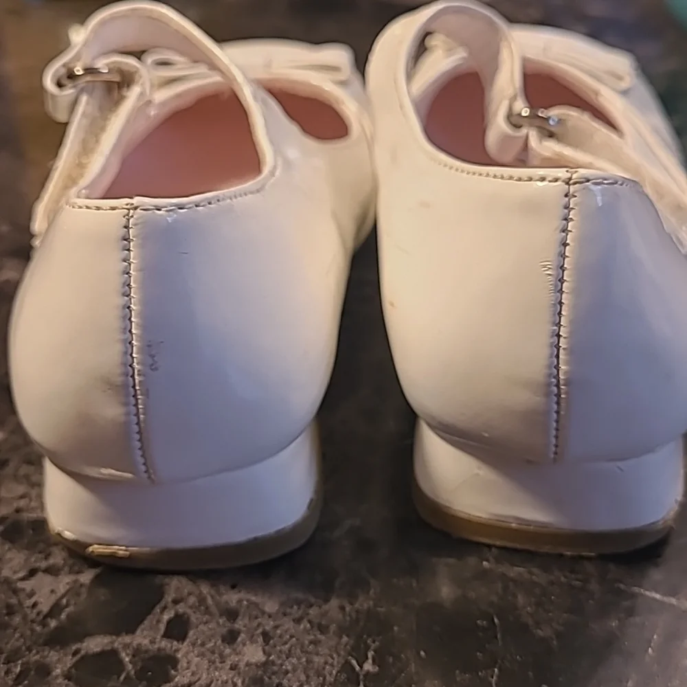 SmartFit Girls 7.5 Shiny patent leather white formal dress shoes
